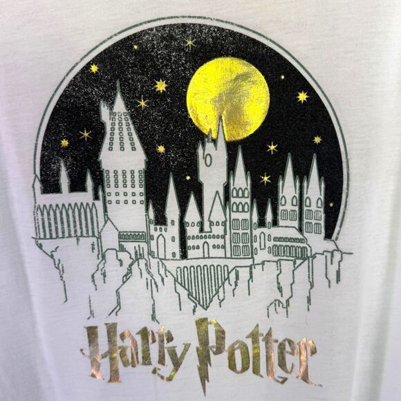 Harry Potter Hogwarts Metallic Graphic Juniors' White Gold T-Shirt | Sz L | NWOT - Picture 4 of 6